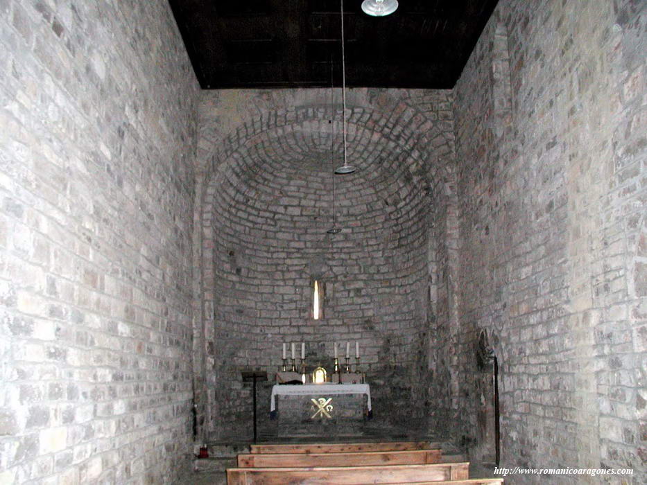 INTERIOR DEL TEMPLO HACIA LA CABECERA